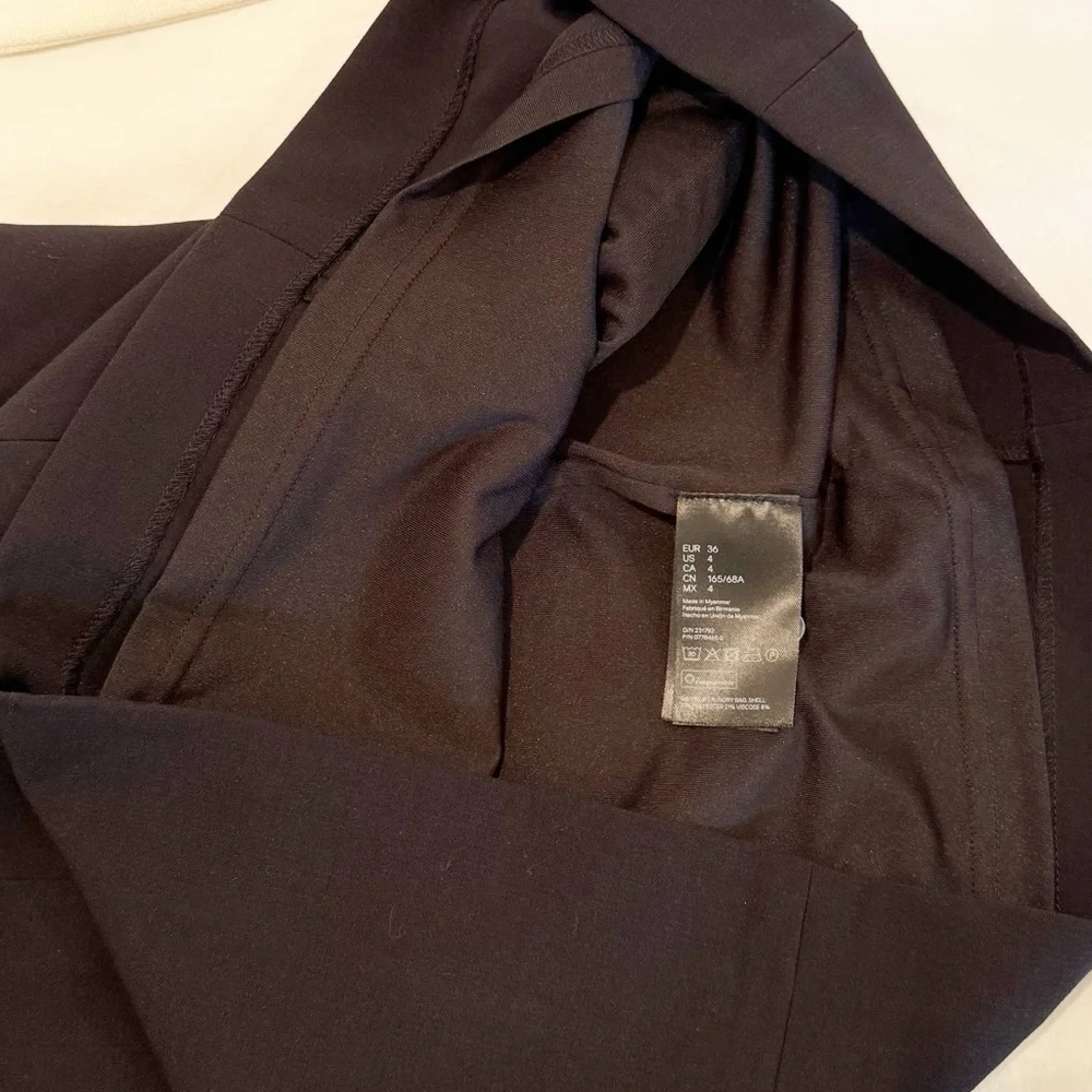 NWT H&M Black Mini Skirt